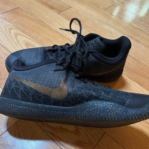 Nike Kobe Bryant Gold Stars Mens Size 8.5 Basketball Shoes